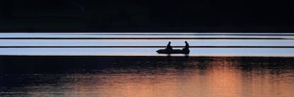 Pescadores en el lago Hopfen, Alemania.