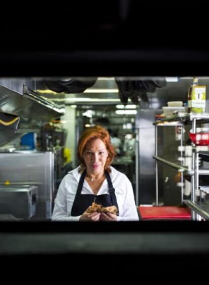 Leonor Espinosa, en su restaurante en Bogotá.