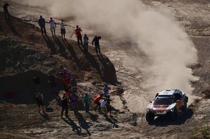 El conductor francés Sebastién Loeb compite en la décima prueba del Dakar, entre Chilecito y San Juan (Argentina).