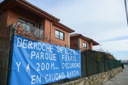 Pancarta reivindicativa en Ciudad Jard&iacute;n (Ferrol).