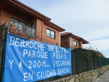 Pancarta reivindicativa en Ciudad Jard&iacute;n (Ferrol).