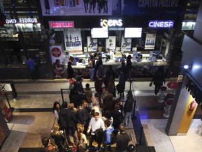 Colas en los madrileños cines Cinesa Príncipe Pío.