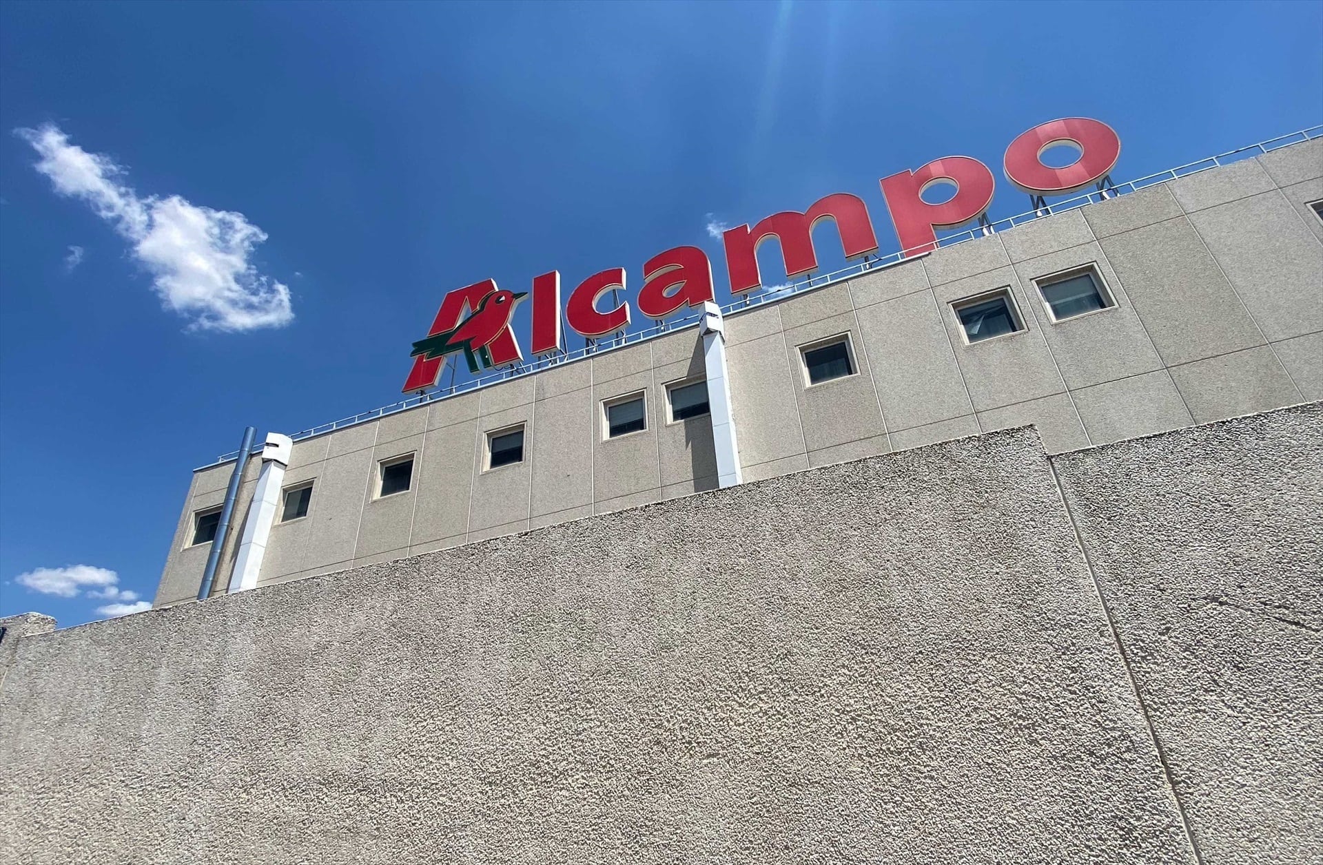 Alcampo ofrece 24 días por año hasta 14 mensualidades en su primera propuesta del ERE 