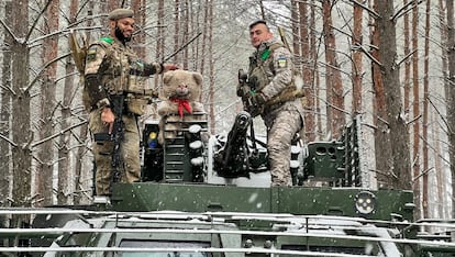  Fabián Coy (right) poses with one of his comrades from his unit in the International Legion, in eastern Ukraine. 