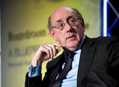 Kenneth Feinberg supervisa los salarios de las empresas estaounidenses que han recibido ayuda pública.