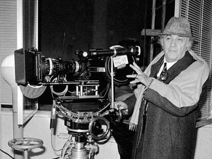 Fellini, en rodaje de <i>Ginger y Fred </i><b>en febrero de 1985.</b>