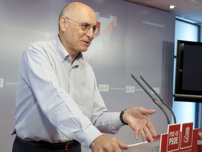 Ares, instantes antes de iniciar su comparecencia para informar sobre la precampaña en la sede del PSE en Bilbao.