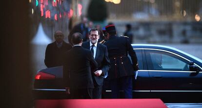 Mariano Rajoy saluda a Francois Hollande.
