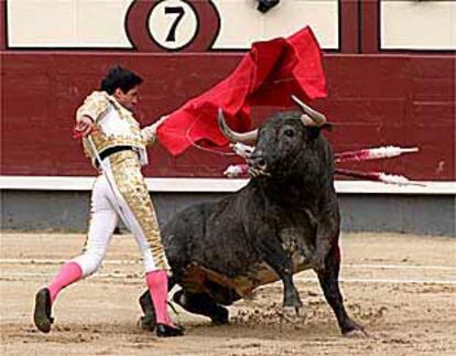 Javier Vázquez, en su faena al segundo toro.