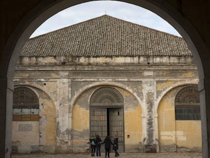 Patio de las naves de Carlos III de la Real Fábrica de Artillería de Sevilla, futura entrada al Centro Magallanes.