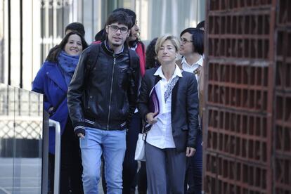 Lander Martínez, secretario de Organización de Podemos Euskadi, junto a Pilar Zabala.