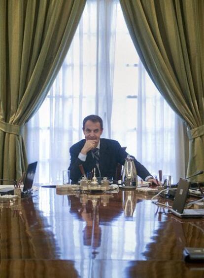 El presidente Zapatero en el primer Consejo de Ministros tras la remodelación del Gobierno.