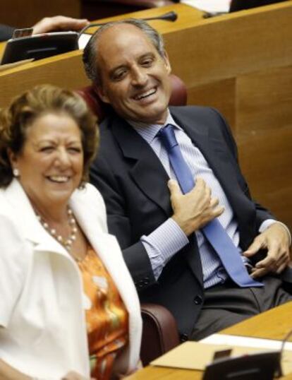 Francisco Camps, junto a Rita Barberá, esta tarde en las Cortes.