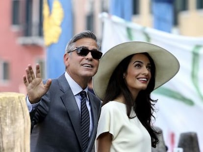 George Clooney y su esposa Amal Alamuddin en Venecia.