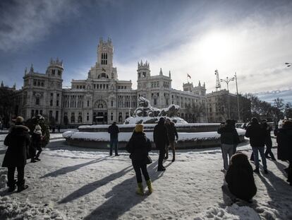 Aspecto de la plaza de Cibeles de Madrid, el domingo.