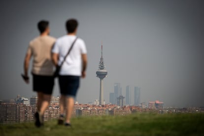 Nube de contaminación sobre el centro de Madrid, vista desde el Cerro del Tío Pío.