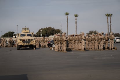 Cientos de militares tras llegar a la Estación de la Patrulla Fronteriza, el 24 de enero en San Diego, California.