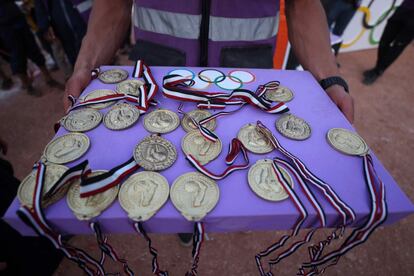 El objetivo del evento es "hacer que los niños descubran diferentes tipos de deportes", explica Sarmini. En la imagen, las distintas medallas que fueron entregadas a los ganadores de las pruebas.