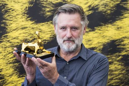El actor Bill Pullman posa tras haber recibido el premio de excelencia durante la 69ª edición del Festival de Cine de Locarno.