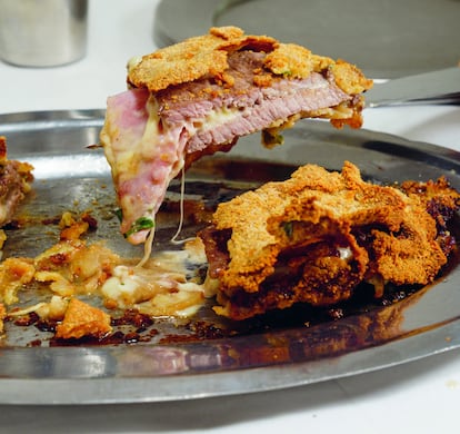 Milanesa de nalga con relleno de jamón y queso. Imagen proporcionada por la editorial Catapulta.