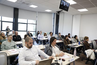 Cuenta con 13.000 alumnos procedentes de 52 países, y convenios de colaboración con instituciones de todo el planeta.