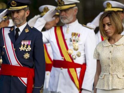 La ministra de Defensa, Carmen Chacón (d), junto al Jefe de Estado Mayor de la Defensa (JEMAD), general José Julio Rodríguez (i), en Málaga.