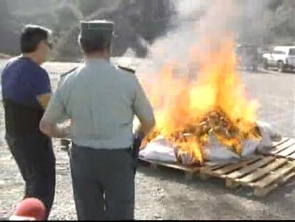 La Guardia Civil quema en Ceuta más de cinco toneladas de hachís