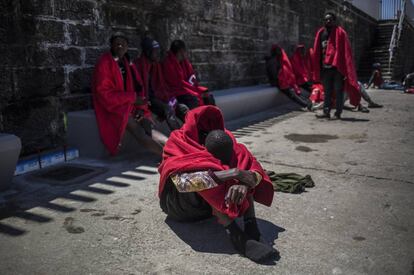 Los migrantes  africanos  rescatados en el Estrecho de Gibraltar en Tarifa, Cádiz.