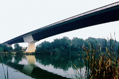 Puente de Tortosa, sobre el río Ebro.