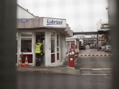 Exterior de la fábrica Lubrizol, de donde procede la nube tóxica.