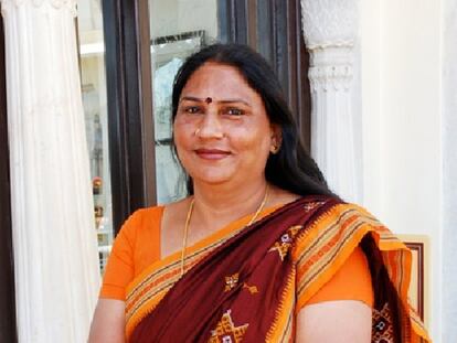 Revathi confiesa que buscó el amor en la prostitución.