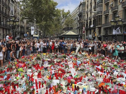 Homenatge a les v&iacute;ctimes dels atemptats de l&#039;agost a la Rambla.