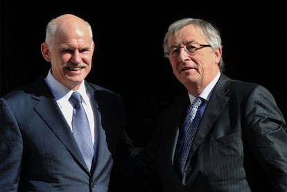 El primer ministro griego, Yorgos Papandreu, con el luxemburgués y presidente del Eurogrupo, Jean-Claude Juncker, en febrero.