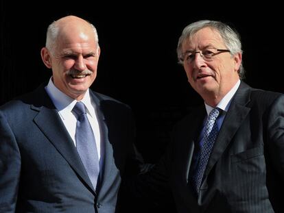 El primer ministro griego, Yorgos Papandreu, con el luxemburgués y presidente del Eurogrupo, Jean-Claude Juncker, en febrero.