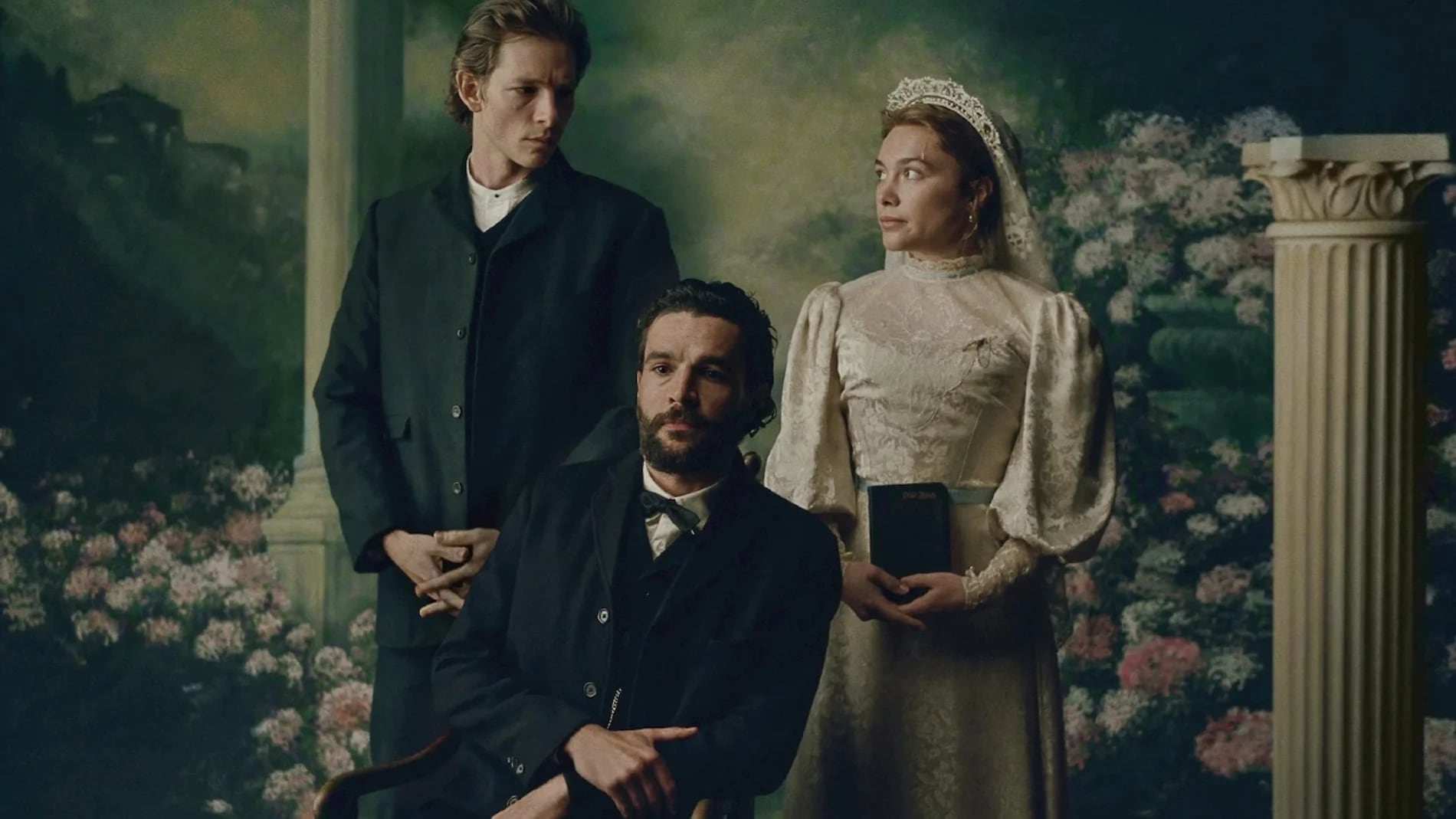 Mike Faist, Christopher Abbott y Florence Pugh, en 'Al este del Edén'.