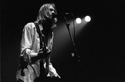 El líder de Nirvana, Kurt Cobain, se suicidó de un disparo en su casa de Seattle, EE UU, el 5 de abril de 1994. Su muerte popularizó el hoy llamado "club de los 27".