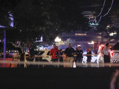 La policía rodea la zona de Dayton donde se registró el tiroteo.