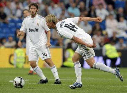 Guti, en primer término, y Granero durante el partido ante el Xerez.