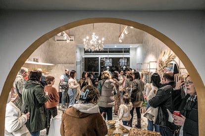 Ambiente en la tienda de Sarai Gil durante la reapertura, el 28 de febrero. 