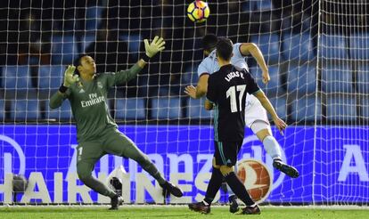 Maxi cabecea ante Keylor y Lucas para marcar el empate definitivo.