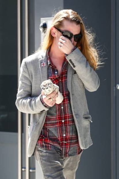 El actor Macaulay Culkin, el pasado marzo, trata de evitar a los fotógrafos por las calles de Nueva York.