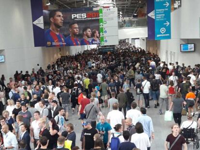 Los asistentes durante el primer día con público de Gamescom 2016.