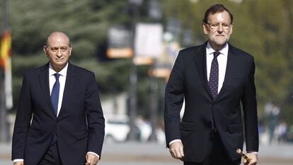 Jorge Fernández Díaz y Mariano Rajoy, en 2015 durante un acto público.