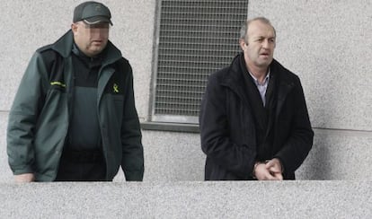 El concejal de Seguridad de Santiago de Compostela, Albino Vázquez Aldrey llegando a los juzgados