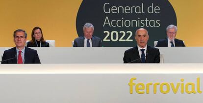 El consejero delegado de Ferrovial, Ignacio Madridejos, junto al presidente Rafael del Pino.