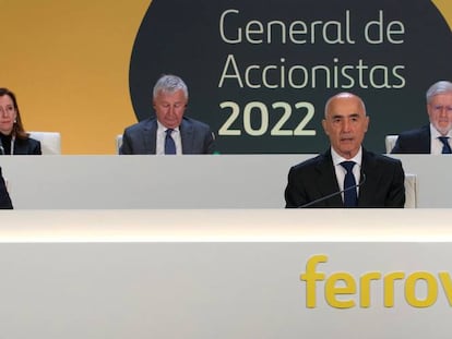 El consejero delegado de Ferrovial, Ignacio Madridejos, junto al presidente Rafael del Pino.