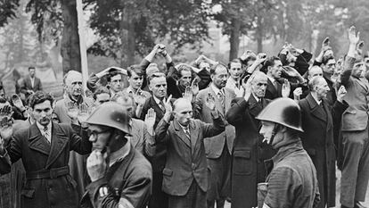 Holandeses acusados de colaborar con los nazis, en Nijmegen.