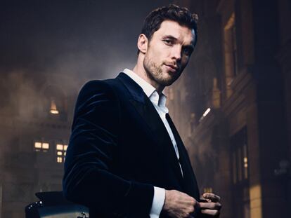 El atrevido frasco de perfume que solo los hombres como Ed Skrein tienen