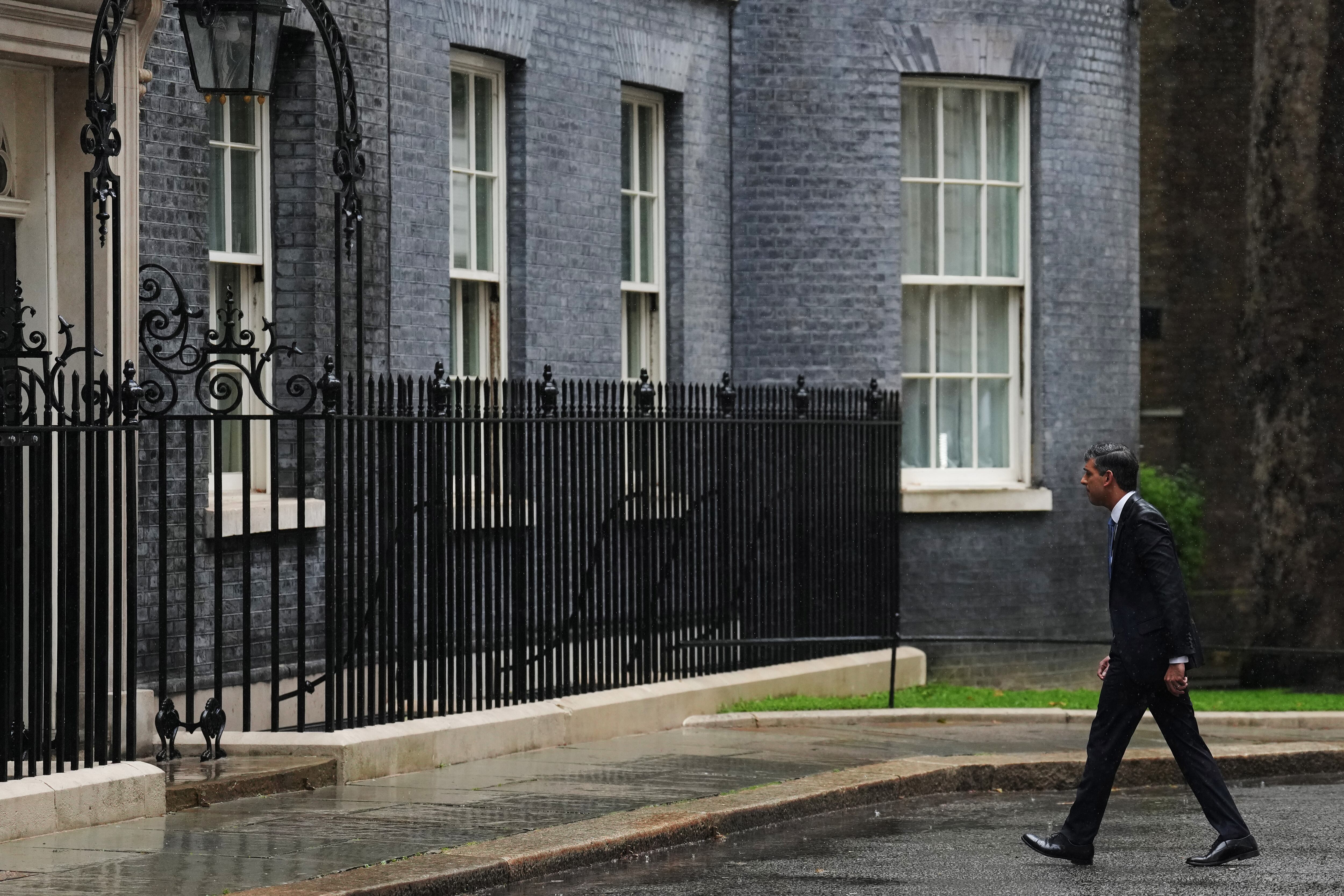 El primer ministro del Reino Unido, Rishi Sunak, tras la rueda de prensa este miércoles en Londres.