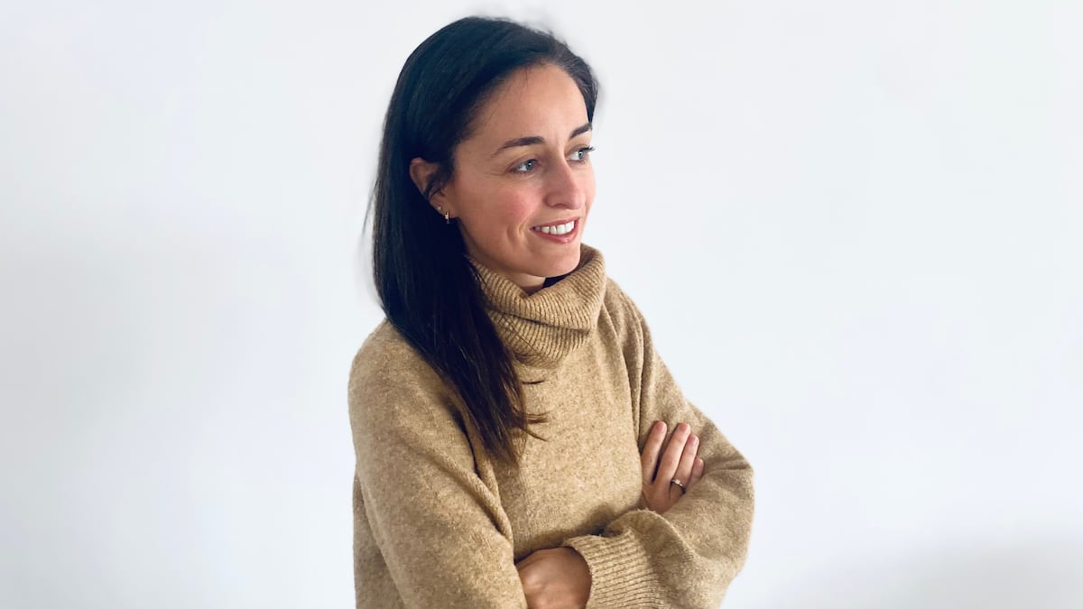 Montserrat Erostarbe, la psicóloga que escribe cuentos para aprender a desenchufarse: “Los padres deberíamos aspirar a cero pantallas en los hijos menores de seis años”